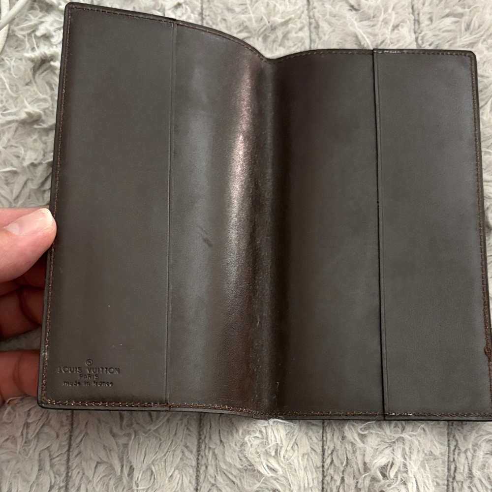 Louis Vuitton checkbook holder - Picture 6 of 12
